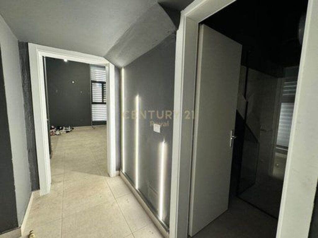  Commercial space for rent on Bardhok Biba Street