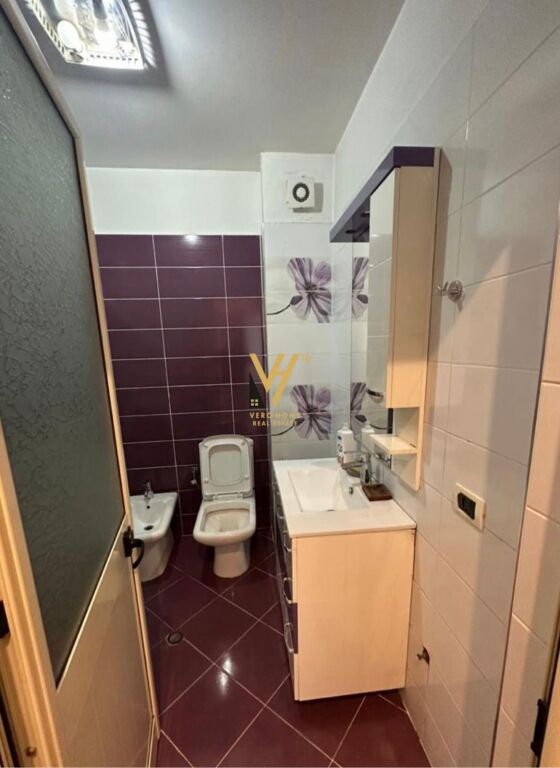 JEPET APARTAMENT 1+1 ME QIRA NE ASTIR 42.000 LEKE