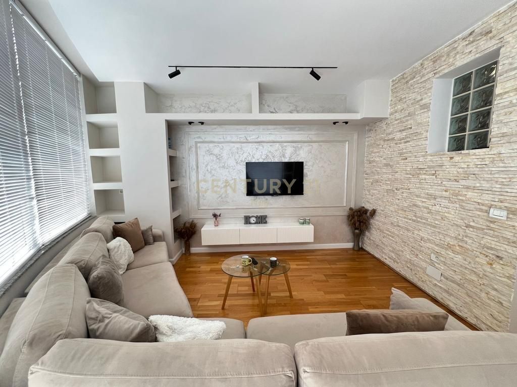 Vendiamo appartamento investito 2+1 con veranda ad Astir !! 210.000 €