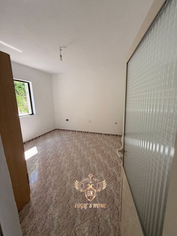 Villa in Affitto • 2 Piani, 3+1 con Cucina separata e garage al piano terra 📍Quartiere Nuovo, Scuola Hajdar Dushi 500€
