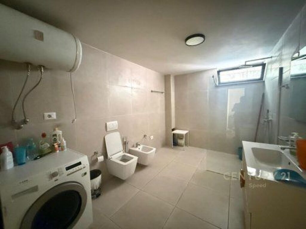 Apartment 1+1 and parking space for rent near the Medrese!