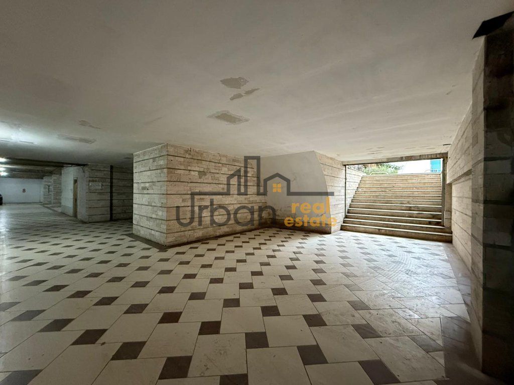 Rent, Garage, Yellow Buildings, Tirana - 4000€ | 1500 m²