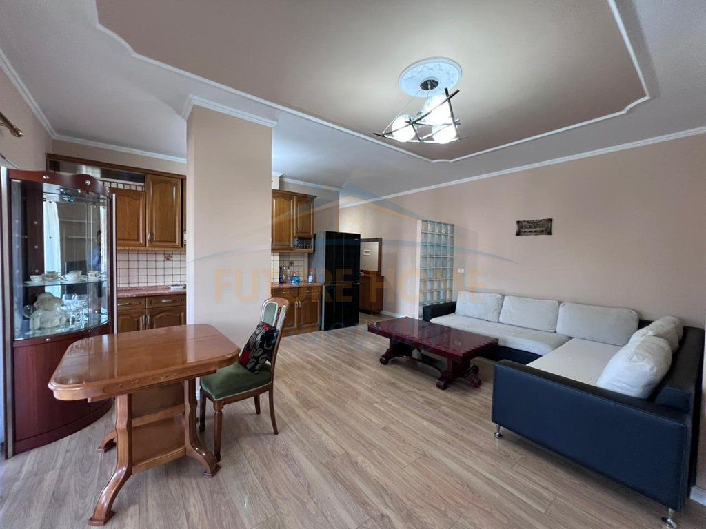 Qera, Apartament 2+1, Xhamllik, Tiranë.