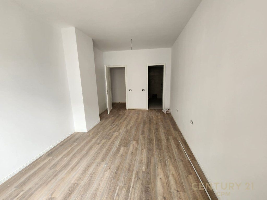 Apartament 2+1+2 për shitje tek Radisoni Liqeni i Thatë, Tiranë - 275,000€