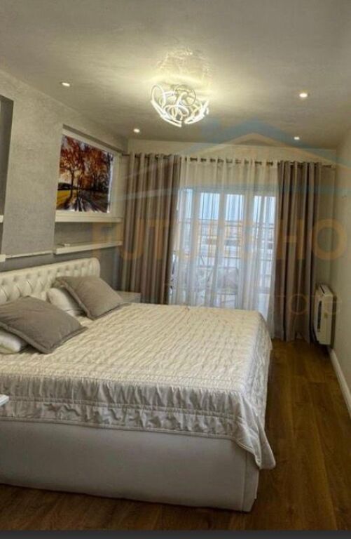 Shitet, Apartament 3+1+2 Poste Parkimi, Fresk