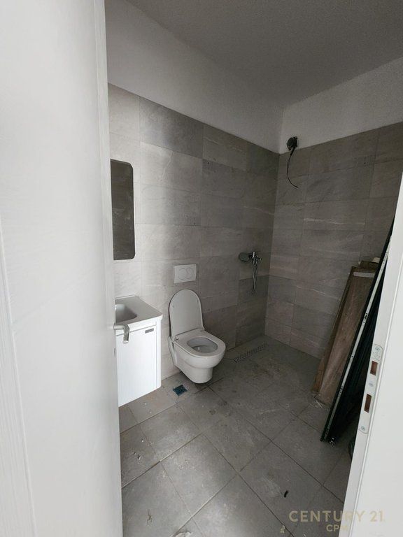 Apartament 2+1+2 për shitje tek Radisoni Liqeni i Thatë, Tiranë - 275,000€