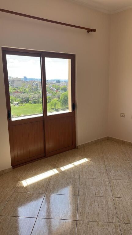 Qera | Shtëpi private 3 + 1 | Kinostudio | 400 €/muaj