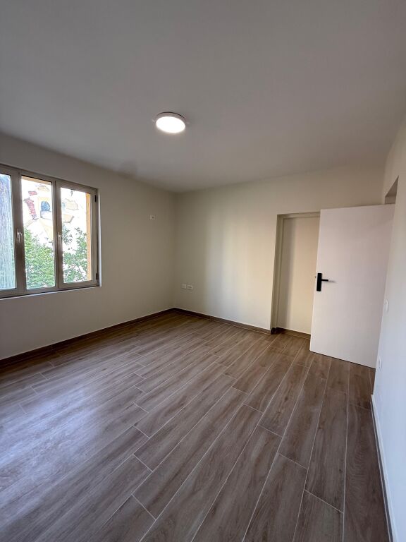 FOR RENT Office Space📍Durres Street *4 work environments 📐Area 100m² 💶600€ Net