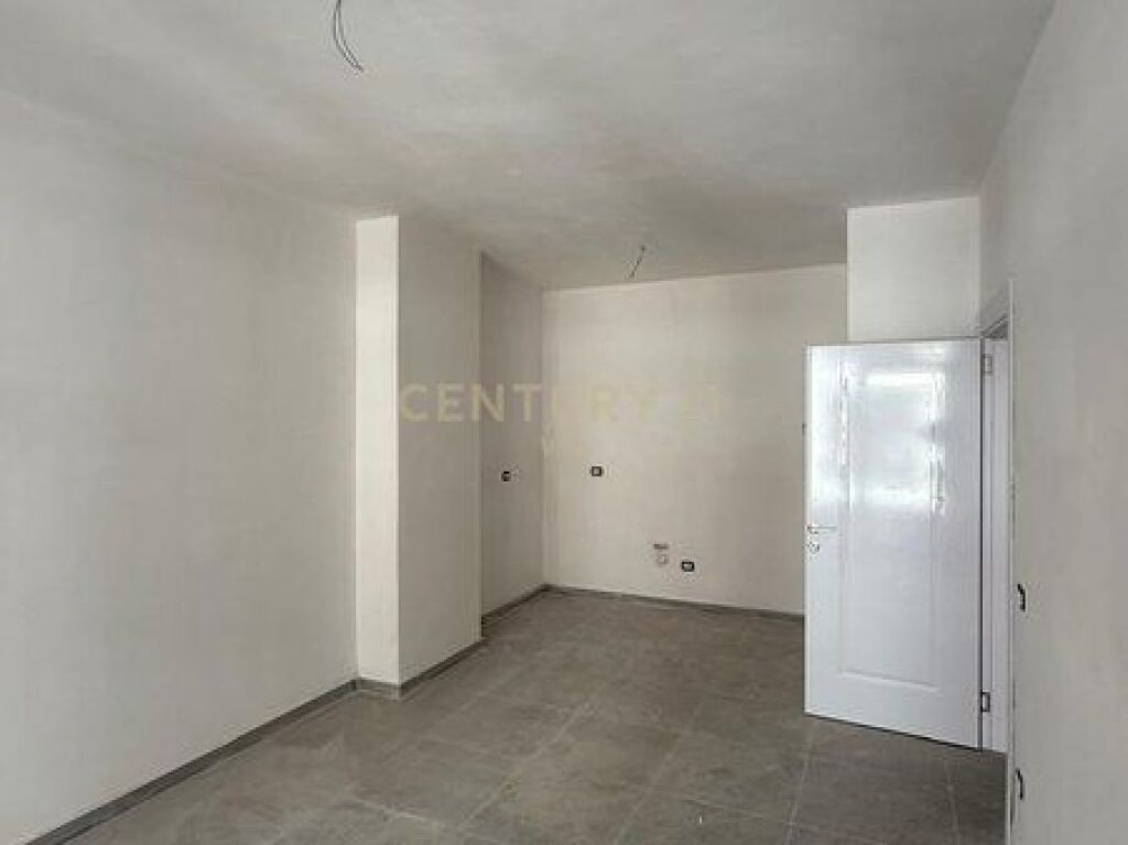 VENDESI APPARTAMENTO 1+1 + POSTO AUTO A QERRET !!!