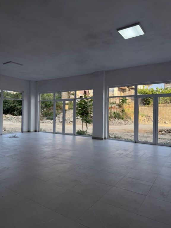 Rent | Ambjent Biznesi | Rruga 5 Maji | 3200 €/month