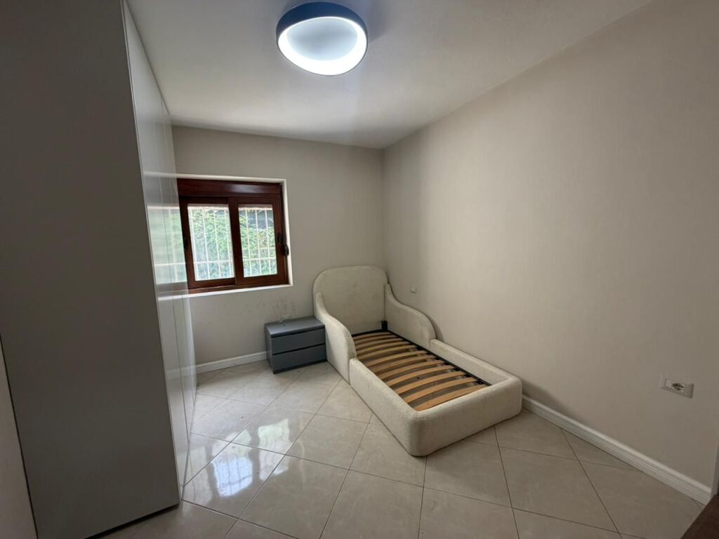 🏡 Jepet me qira apartament 2+1 i mobiluar te 📍  Rr. Elbasanit.💶 550€ i diskutueshëm