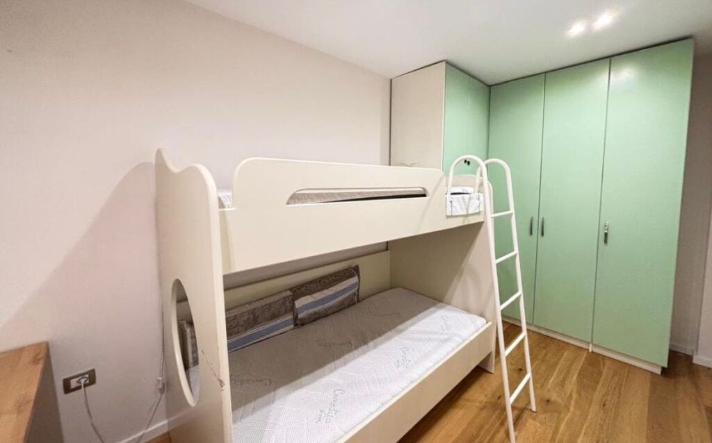 Qera, Apartament 3+1 , Rruga Dervish Hekali, Tiranë – 850€ | 100 m²