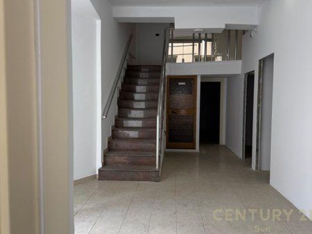  Ambient Komercial për Shitje në Shkollen e Baletit,