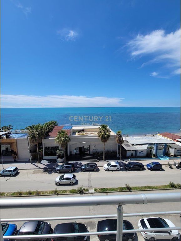 Appartamento 2+1 con vista mare in vendita a Currila 330.000€ | 110 m²