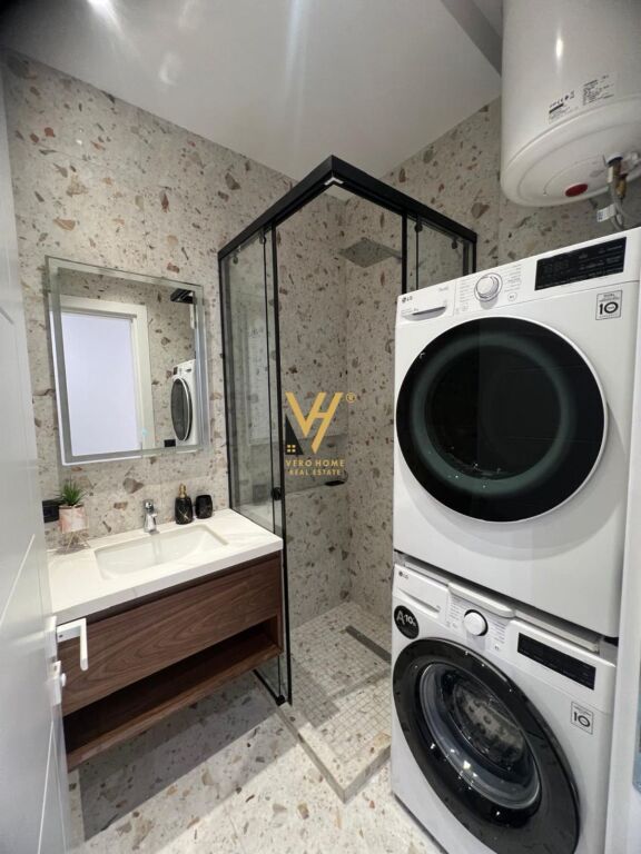 JEPET APARTAMENT 2+1+BLK ME QERA NE PORCELAN 100.000 LEKE