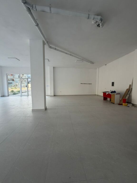 Rent | Ambjent Biznesi | Rruga 5 Maji | 3200 €/month