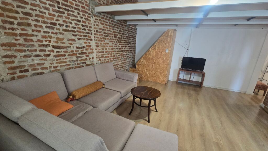 Tirana, monolocale 1+1 in affitto, 1° piano, 50 m², 550 € (Centro)