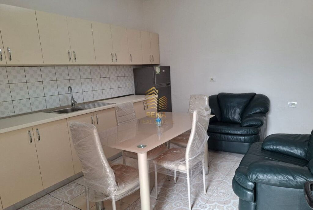 Qira, Hyrje Private 1+1+Post Parkimi, Rruga Bardhyl, 45.000 Lek/Muaj