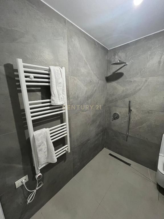APARTAMENT 2+1 PER SHITJE PERBALLE SHKOLLES HARRY FULTZ