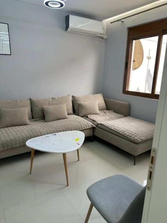 Apartament 1+1 me qira tek Rruga e Kavajes!