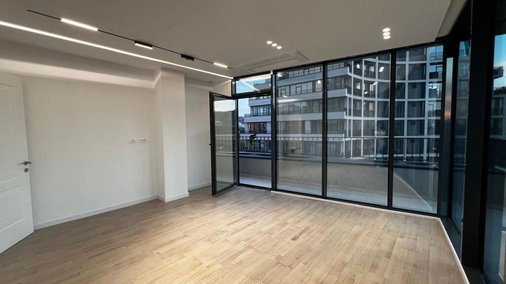 OFFICE FOR RENT 130 M2 LAKE VIEW 2000 EURO FH-72643