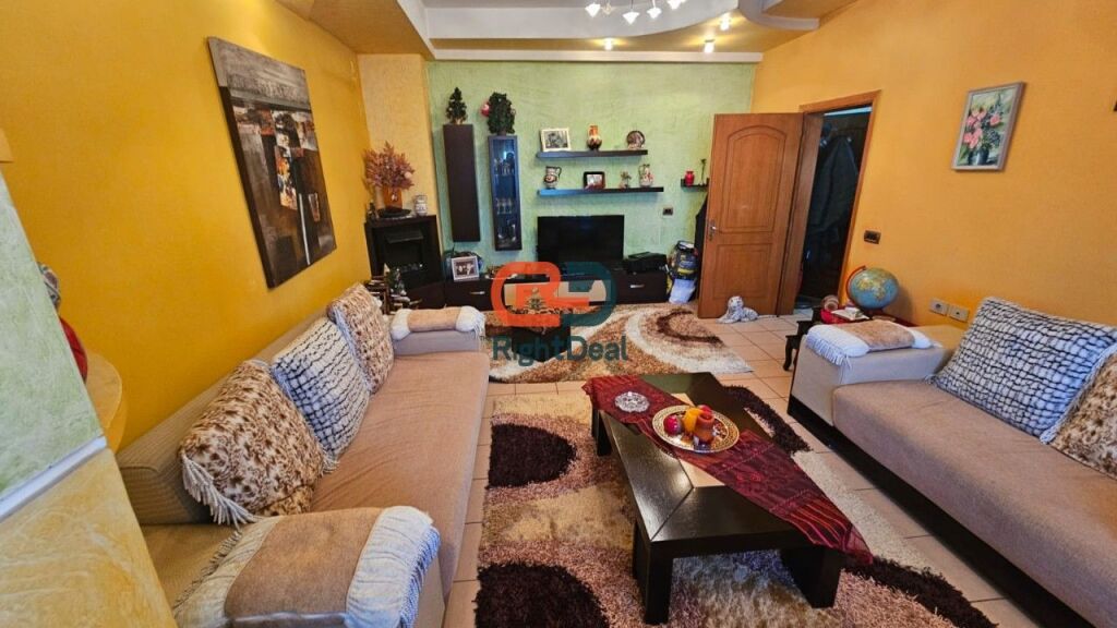 Jepet Me Qira, Apartament 2+1 Tek Shkolla E Kuqe, I Mobiluar!!