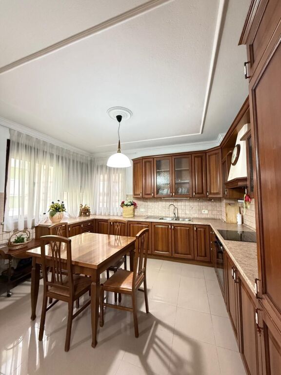 Apartament 2+1+2 me Qira – Zona e Bllokut, Tiran