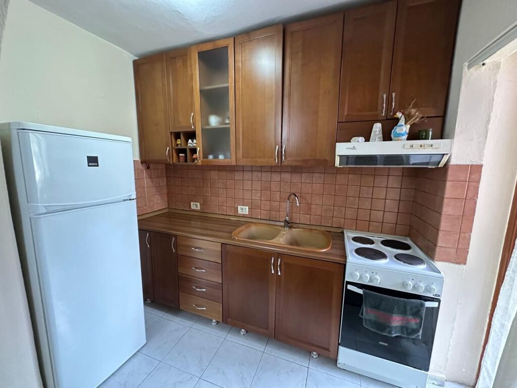 🏢Pas Ambasades Amerikane jepet me qera apartament 1+1,i mobiluar. 55,000Leke