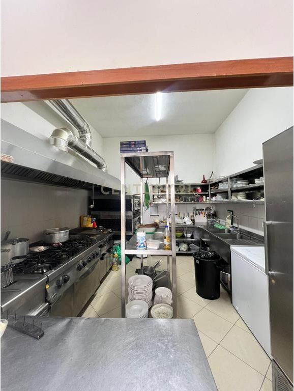 SHITET BAR -RESTORANT , VIJA E DYTE BREGDETARE NE MALIN E ROBIT!
