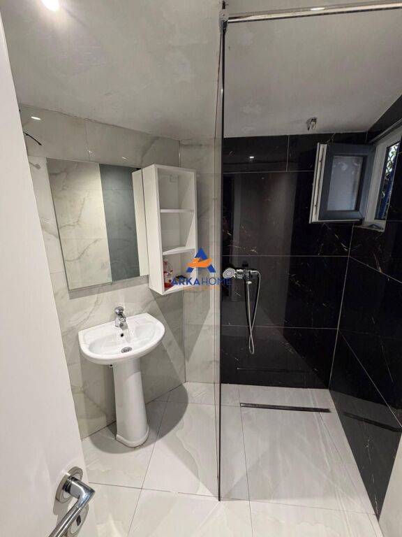 JEPET APARTAMENT ME QERA 1+1+BALLKON "MATERNITETI I RI" 50.000 LEKE
