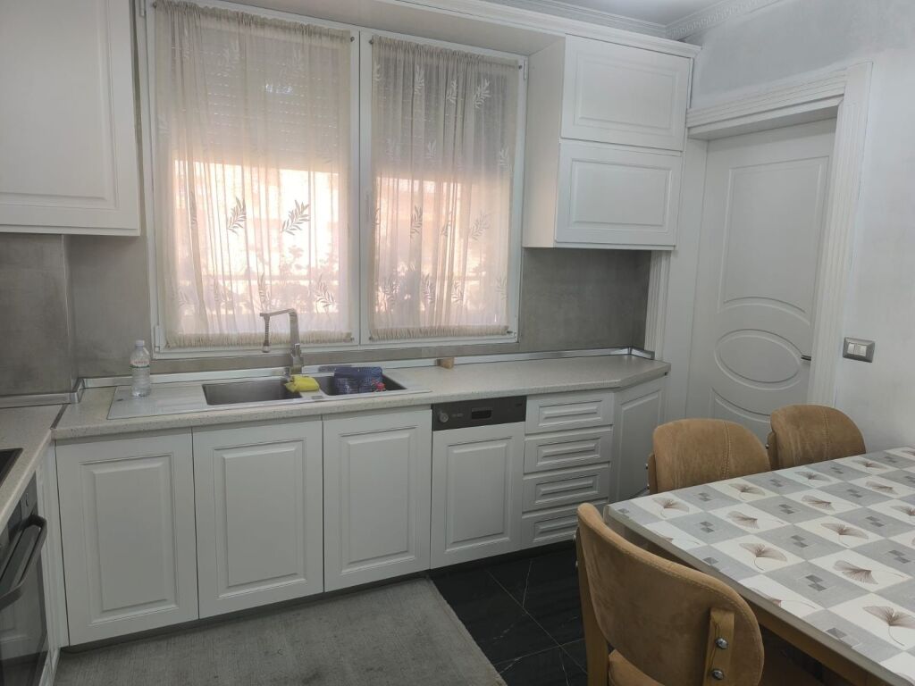 Shitet apartament 2+1 ne astir