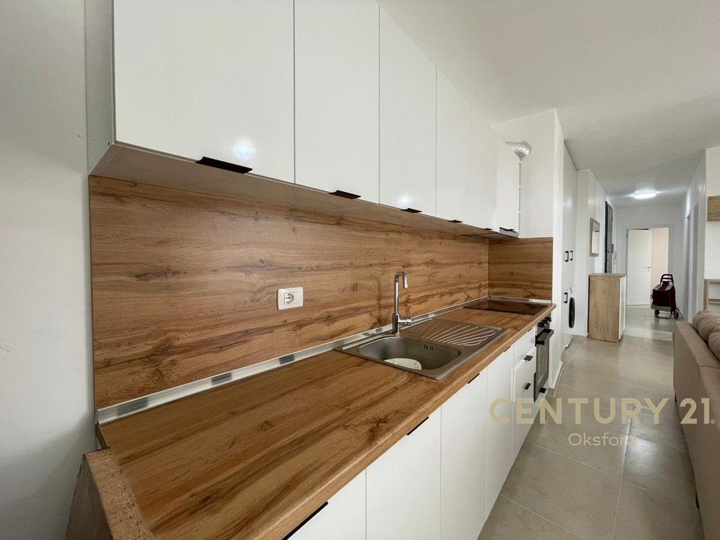 APARTAMENT PËR QIRA 2+1 TE 5 MAJI 500 € /Muaj Sip. Totale  107m2