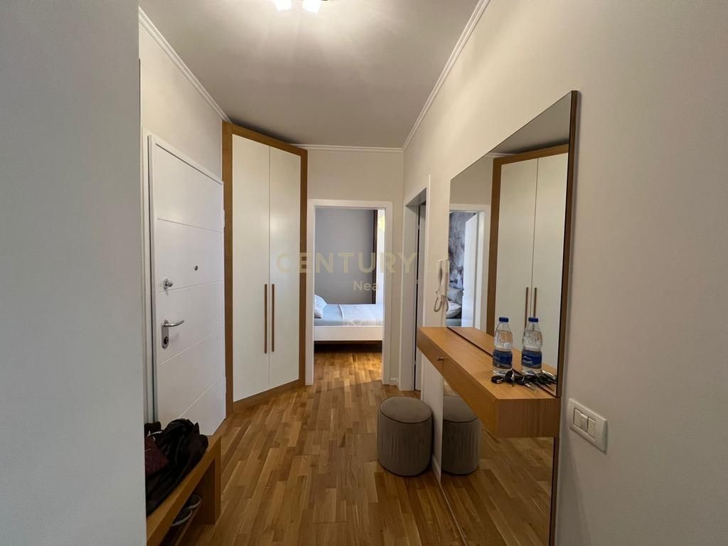 Vendiamo appartamento investito 2+1 con veranda ad Astir !!