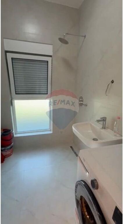 Appartamento 1+1 con Balcone in Vendita al Complesso Kadiu – Mangalem, Tirana ✨🏡