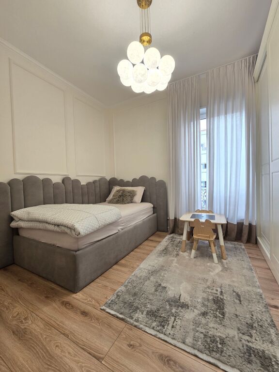 Shitet apartament 3+1+2 tek Kompleksi Delijorgji