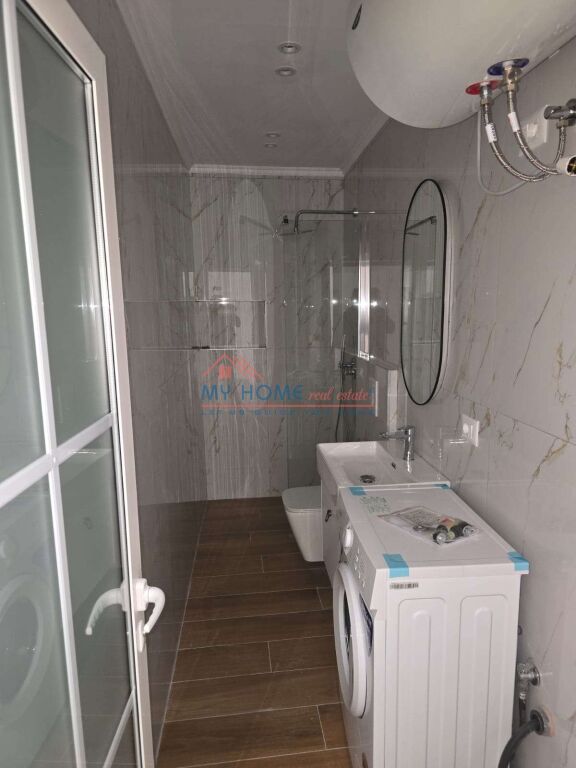 Shiten 2 Garsoniere tek Shkolla 4 Deshmoret ne Tirane