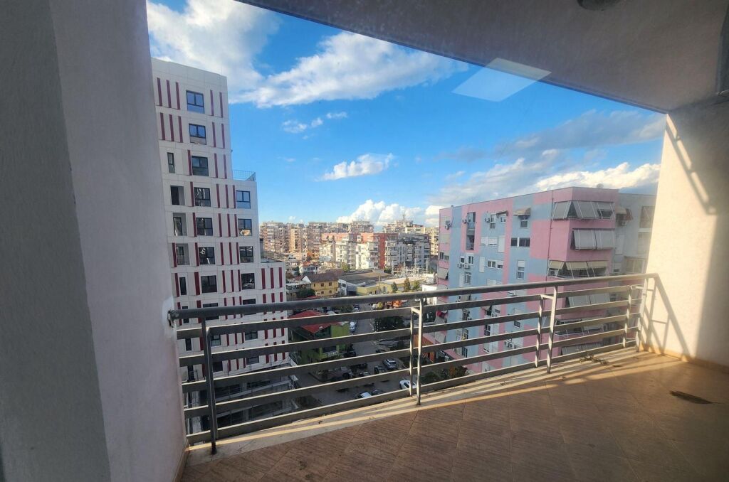 Qera | Ambjent Biznesi | Zogu i Zi | 700 €/muaj