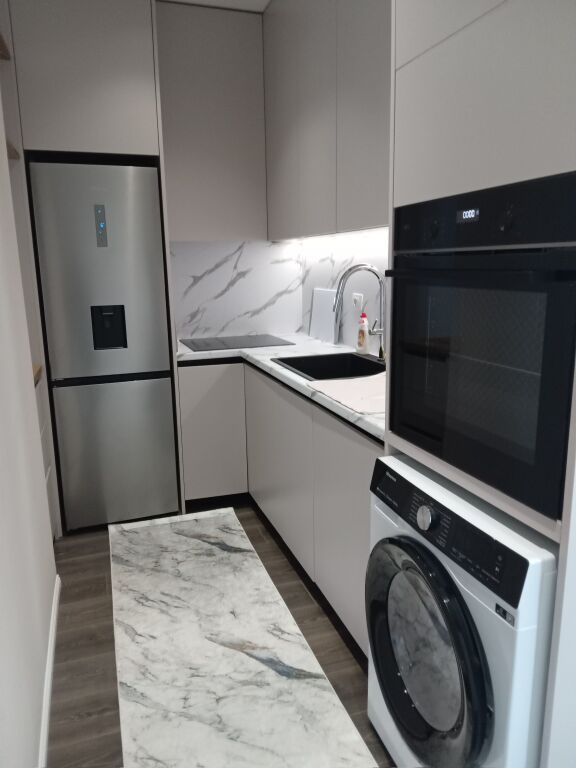 🏡 For Rent | Jepet me Qira – Apartament 2+1 Jepet me qira afatgjatë apartament 2+1, i sapomobiluar, i vendosur tek 🏨 Hotel Salvadore, Vlorë 🌊