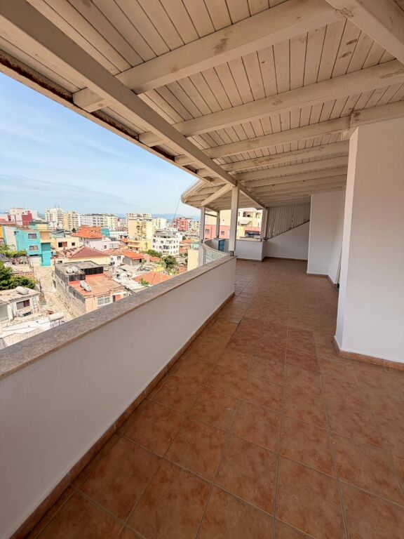 VENDESI APPARTAMENTO 3+1+2 VICINO AL MUSEO DEI MARTIRI, DURRËS