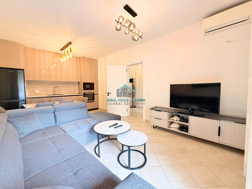 APARTAMENT 1+1 ME QERA – LUNGOMARE, VLORË