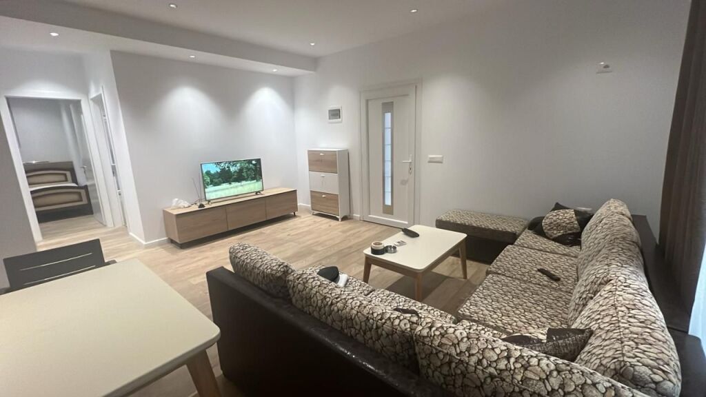 Rent | Shtëpi private 2 + 1 | Rruga 5 Maji | 550 €/month