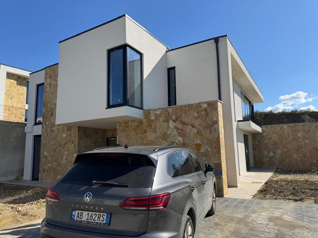 FOR SALE 2-STORY VILLA IN THE FARKA AREA, TIRANA