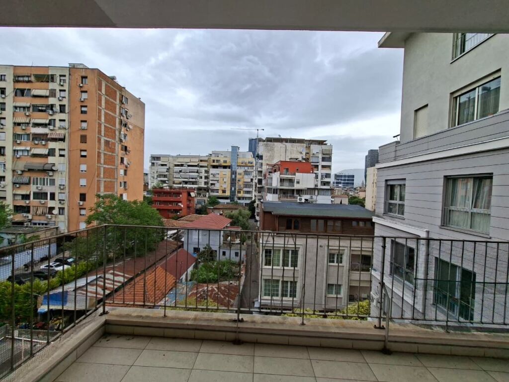 🏠 Me Qera: Super Apt. 1+1 &amp; 1 Bllk (📍Qendër - Rr. Kavajës)🔥 Super vendndodhje || 5 min nga Qendra | 80,000 Lekë / Muaj💶