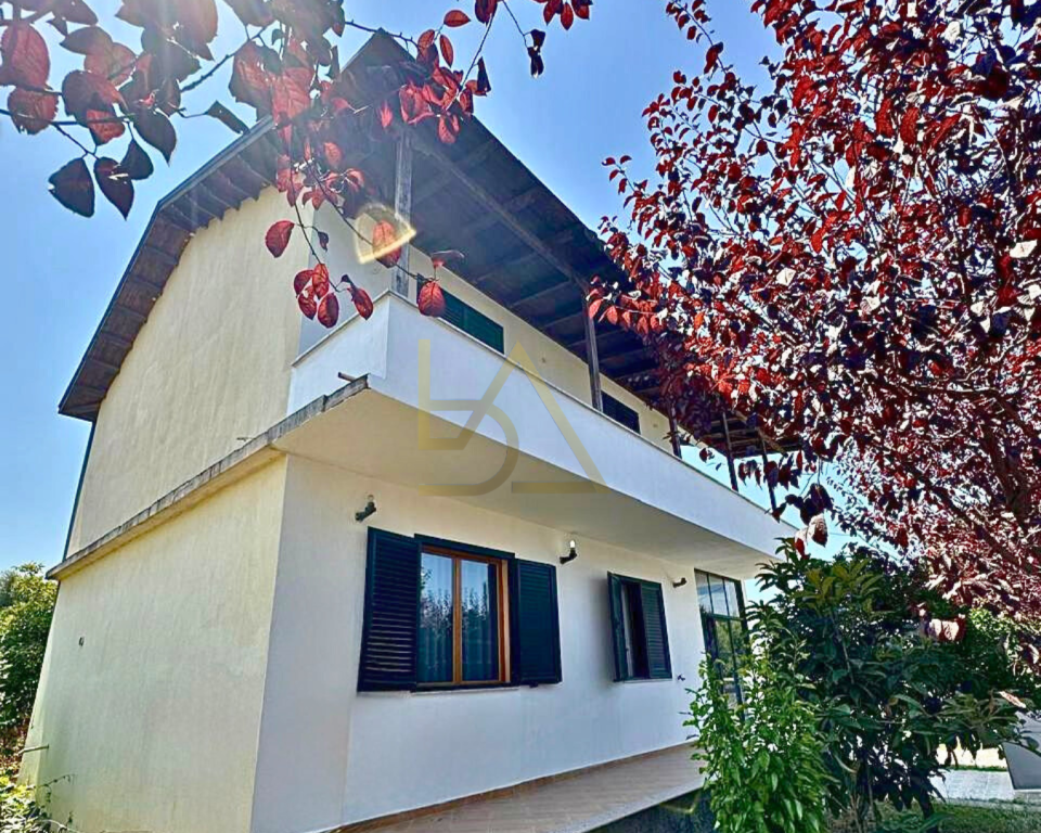 Villa in vendita – Durazzo, Via Unaza