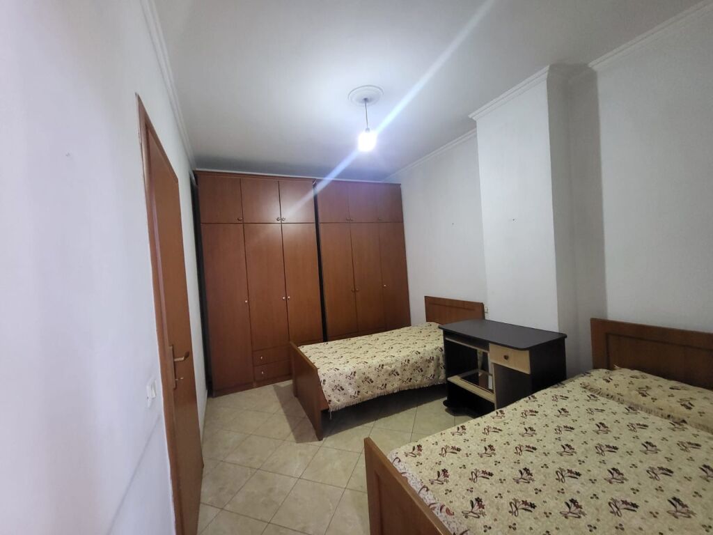 Affittasi 2+1+1 ASTIR VICINO VERO CAFFÈ 450 mila lek