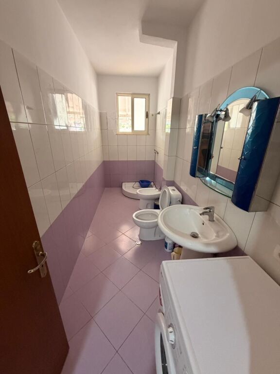 VENDESI APPARTAMENTO 3+1+2 VICINO AL MUSEO DEI MARTIRI, DURRËS