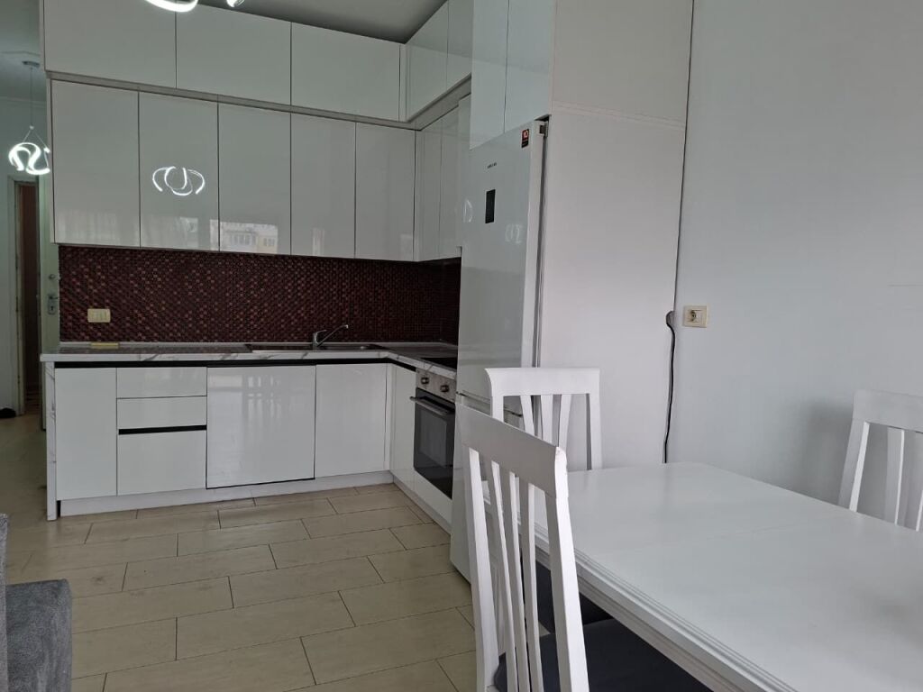 🏠 Me Qera: Super Apt. 1+1 &amp; 1 Bllk (📍Qendër - Rr. Kavajës)🔥 Super vendndodhje || 5 min nga Qendra | 80,000 Lekë / Muaj💶