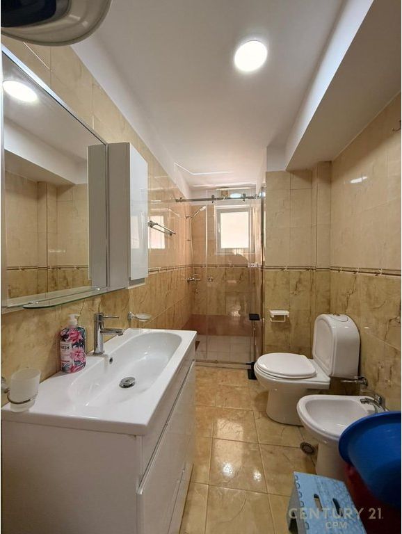 APPARTAMENTO 1+1 IN AFFITTO VICINO A 21 DHJETORI! 550 € /Mese Superficie Totale 63m2