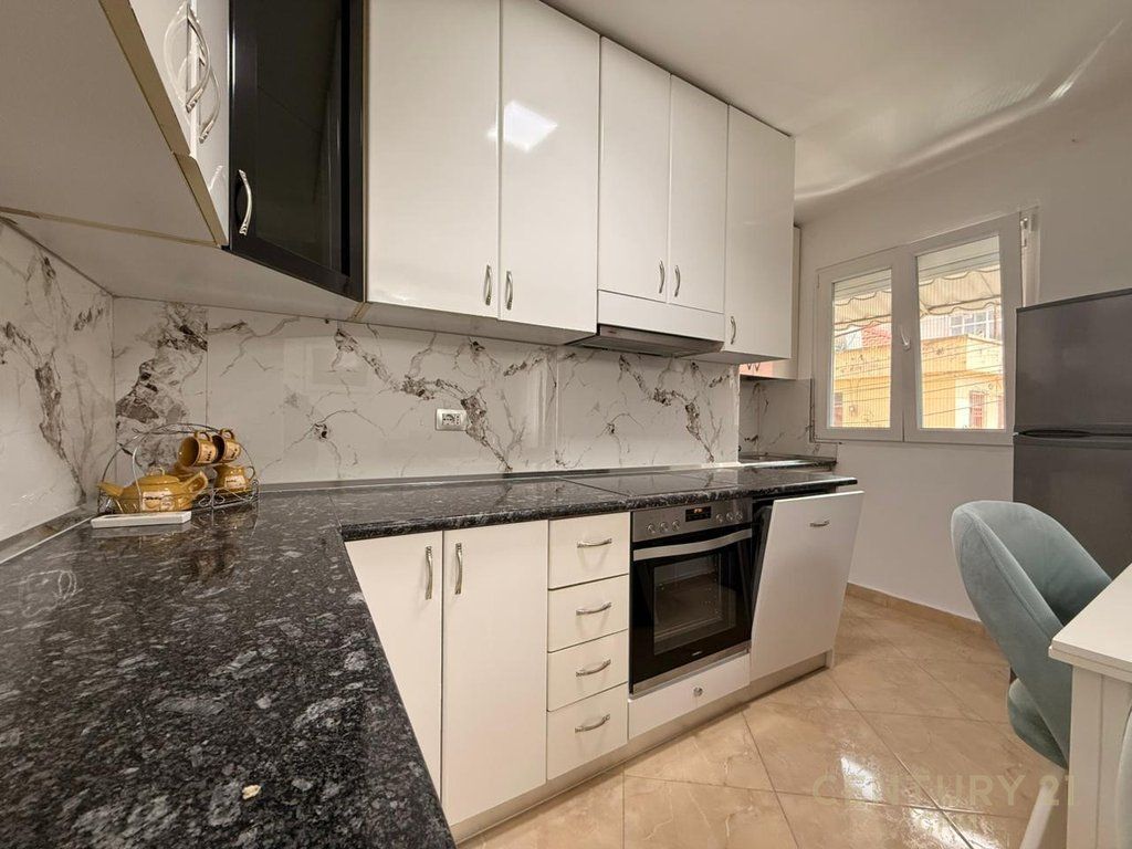 APPARTAMENTO 1+1 IN AFFITTO VICINO A 21 DHJETORI! 550 € /Mese Superficie Totale 63m2