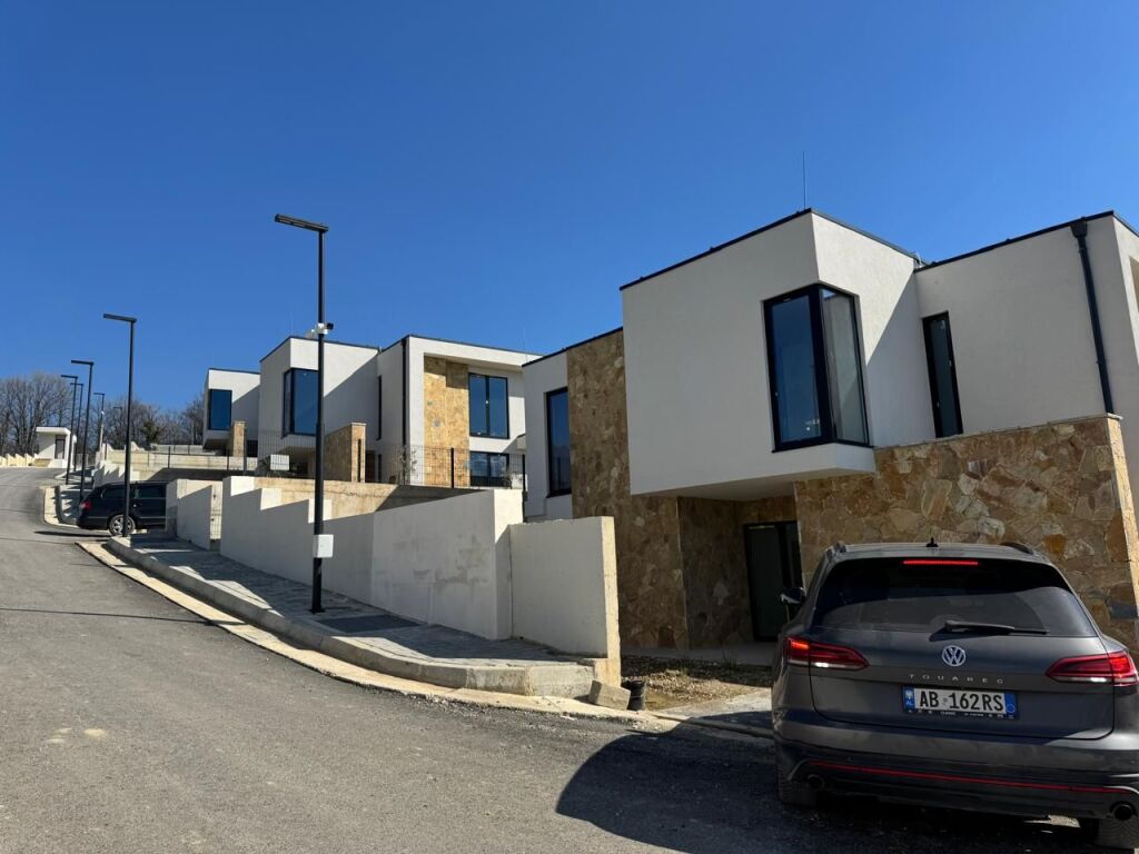 FOR SALE 2-STORY VILLA IN THE FARKA AREA, TIRANA